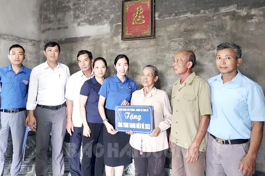 Huyện đoàn Kim Thành hỗ trợ sửa nhà cho gia đình khó khăn